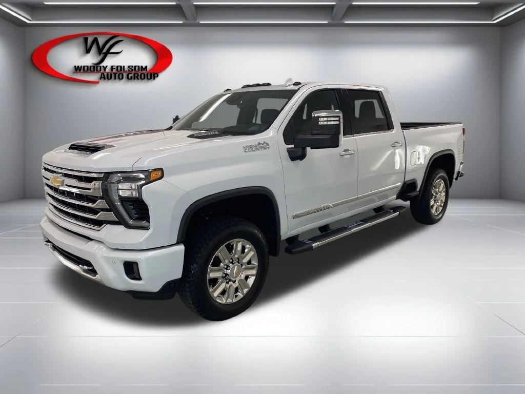 New 2026 Polar White Tricoat Chevrolet High Country image 2