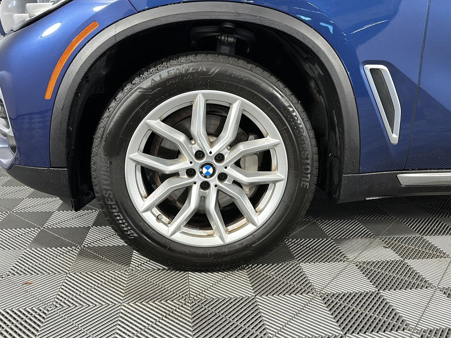 Used 2022 Phytonic Blue Metallic BMW xDrive40i image 9