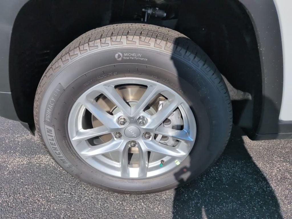 New 2026 Bright White Clearcoat Jeep Laredo X image 11