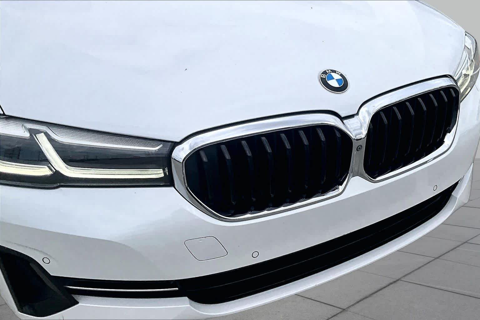 Used 2021 Mineral White Metallic BMW 540i image 28