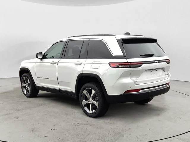 New 2026 Bright White Clearcoat Jeep LIMITED 4X4 image 3