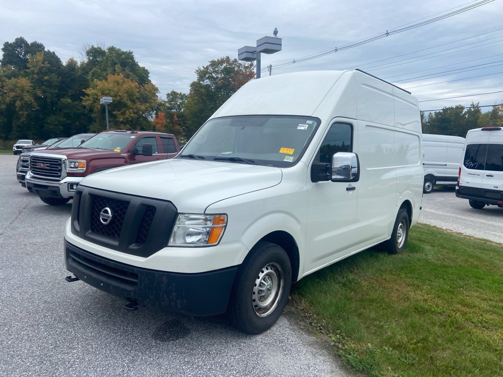 Used 2020 Glacier White Nissan S image 3