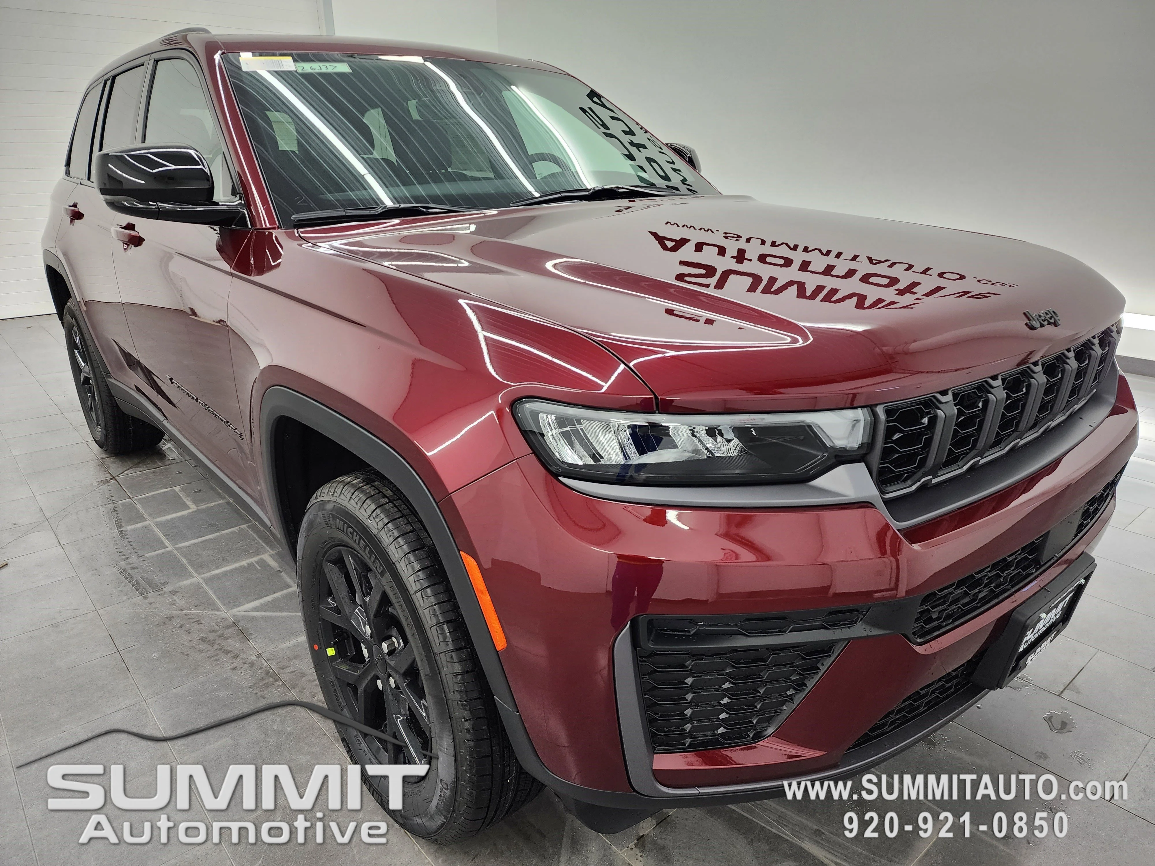New 2026 Velvet Red Pearl-Coat Exterior Paint Jeep Altitude image 2
