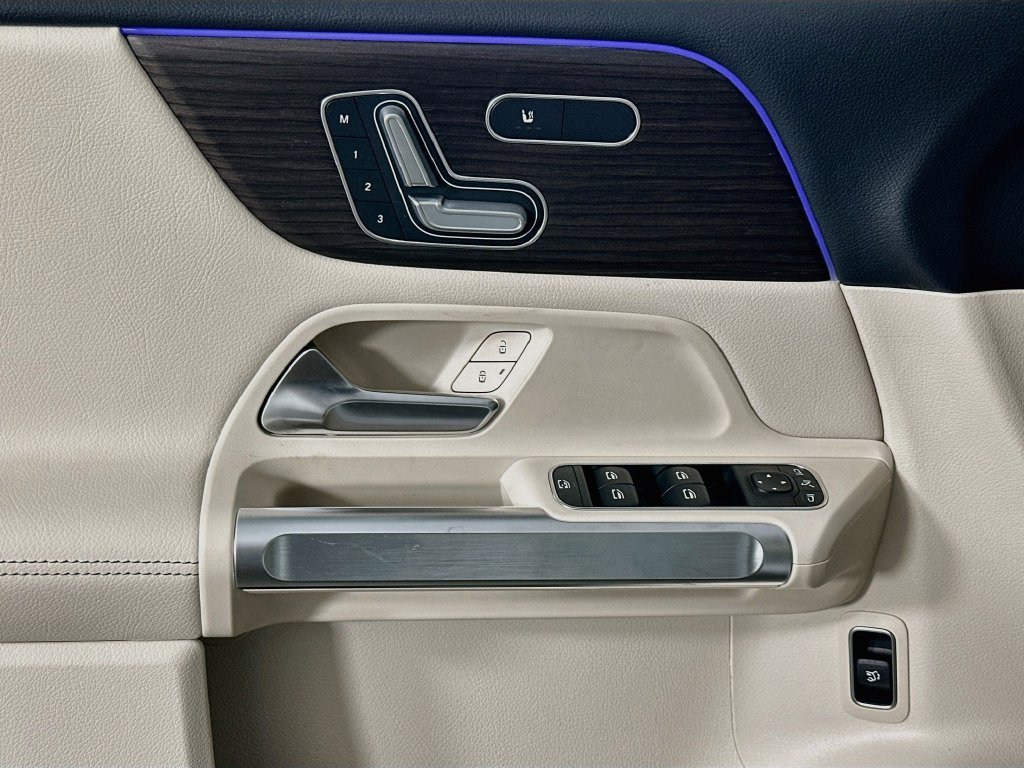 New 2026 Polar White Mercedes-Benz GLB 250 image 17