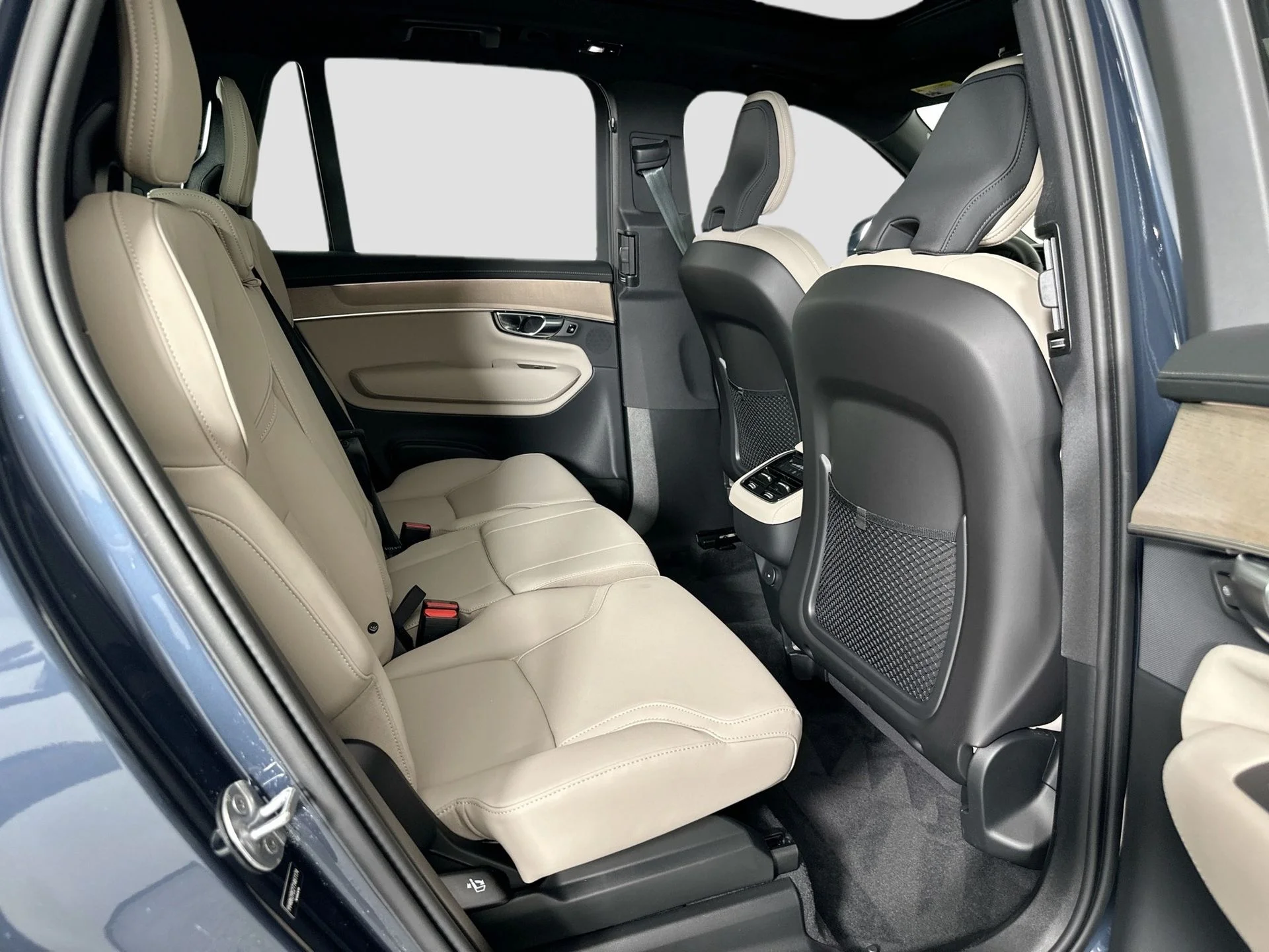 New 2026 Blue Volvo B6 Plus 7-Seater image 24