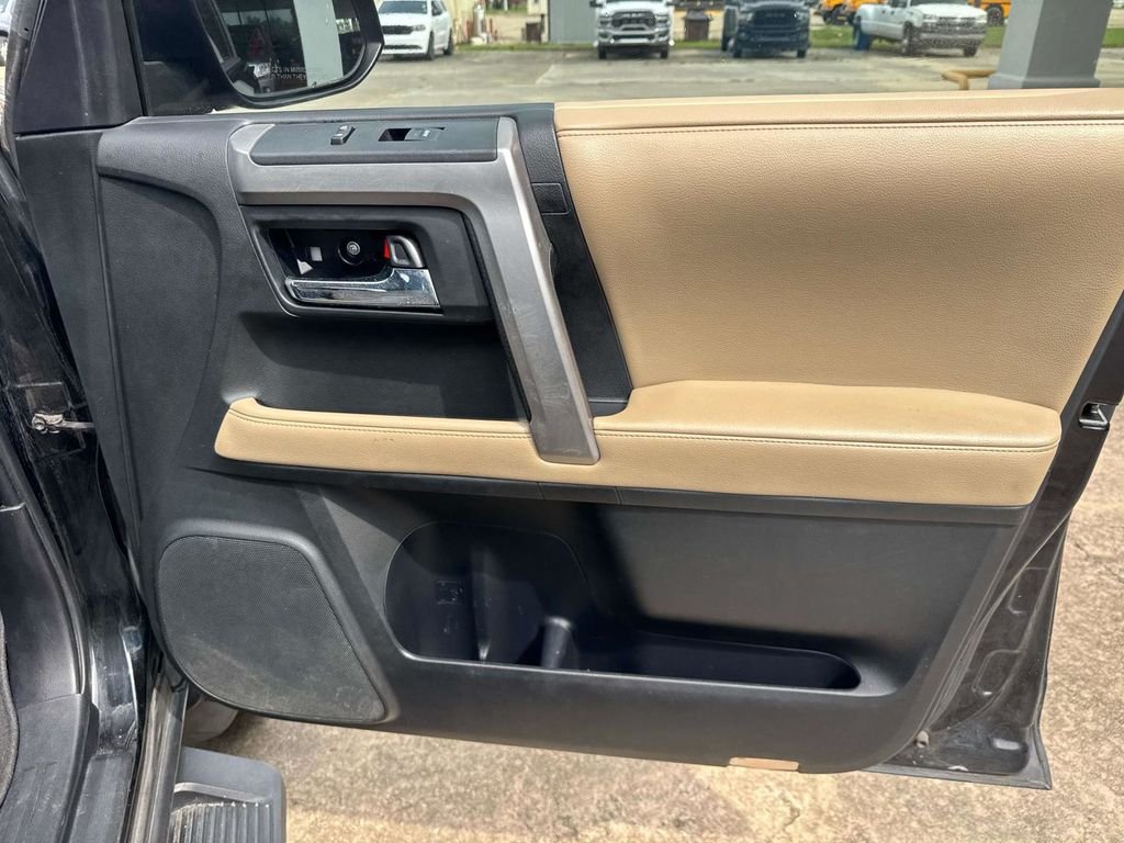 Used 2016 Black Toyota SR5 image 34