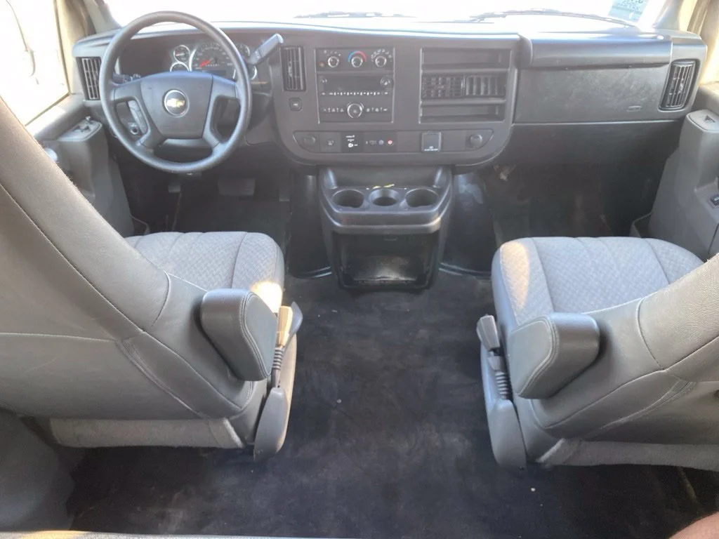 Used 2025 Summit White Chevrolet 1LS image 11