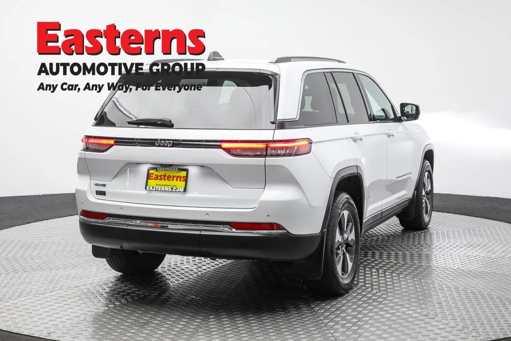 Used 2022 White Jeep 4xe image 5