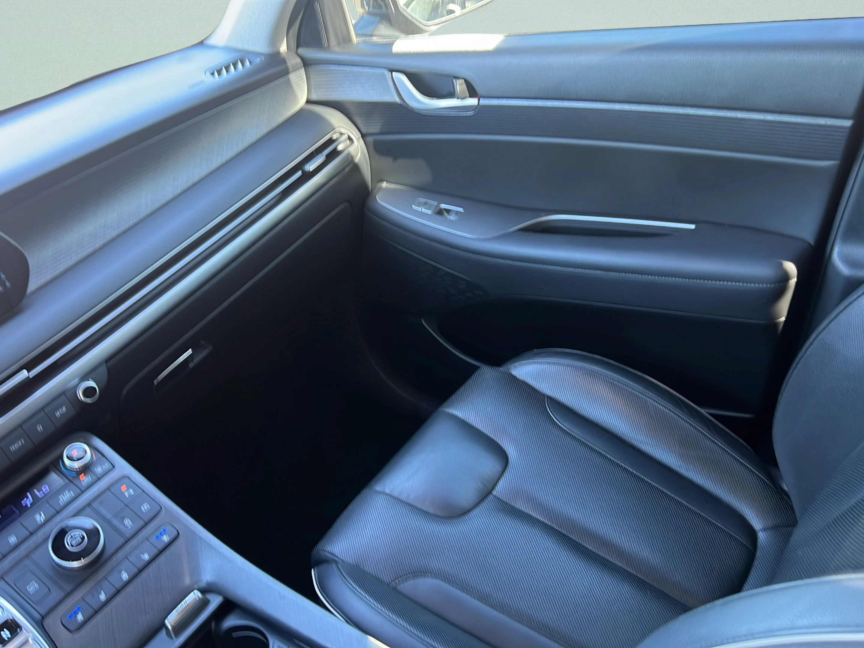 Used 2023 Steel Graphite Hyundai Limited image 14