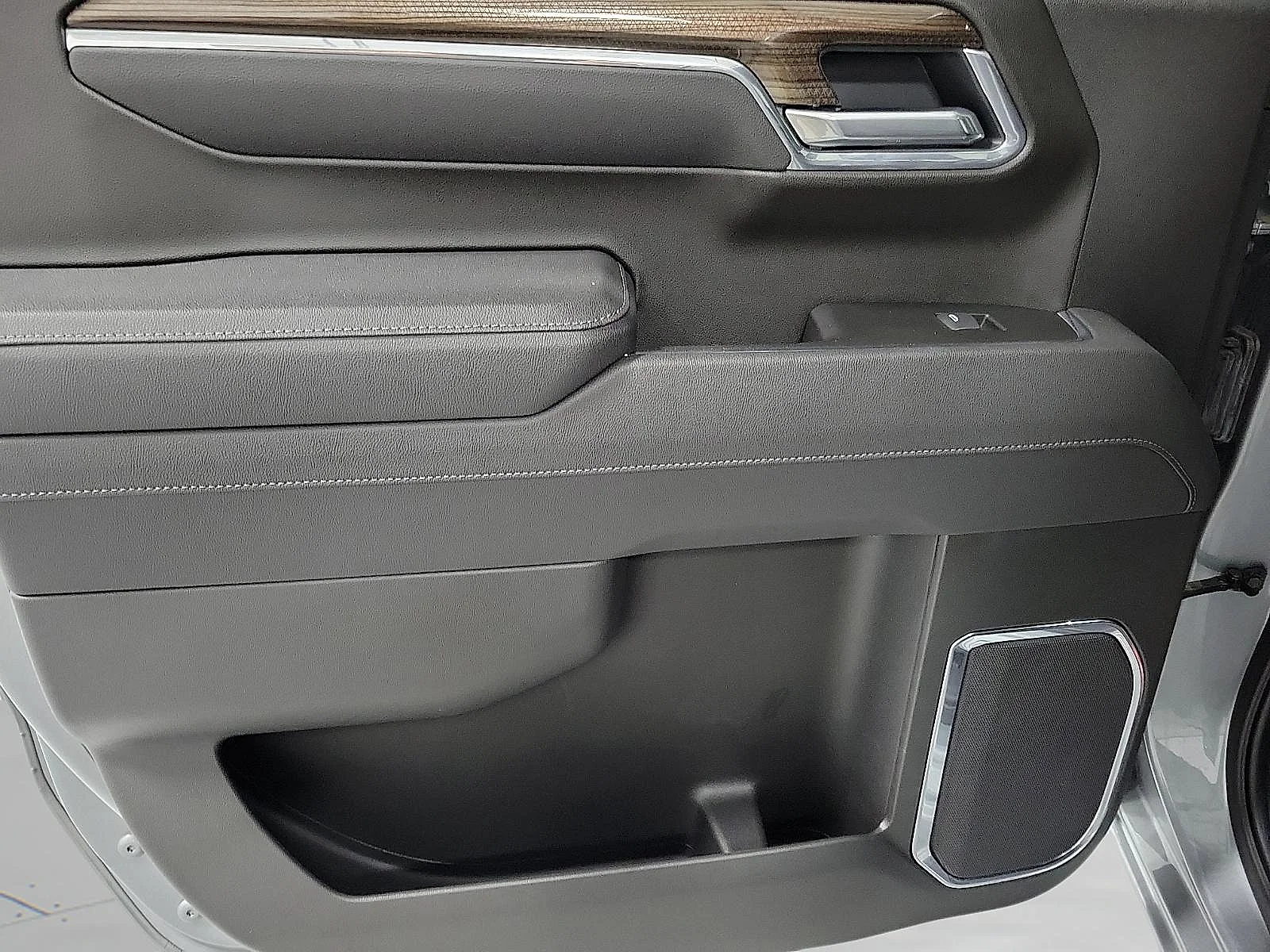 Used 2025 Sterling Gray Metallic Chevrolet LT Trail Boss image 9
