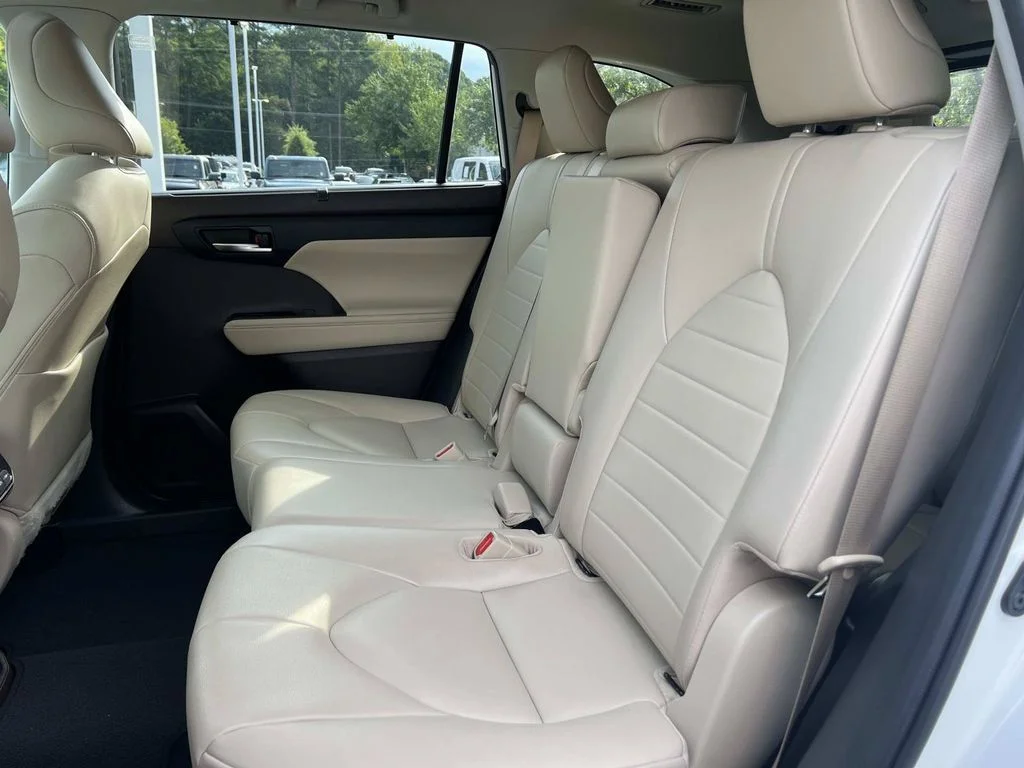 Used 2021 White Toyota XLE image 16