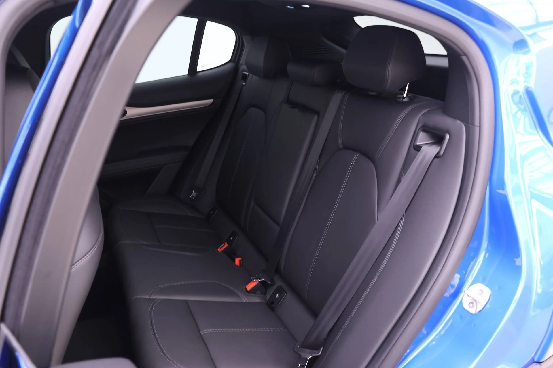 New 2026 Misano Blue Metallic Exterior Paint Alfa Romeo Base image 11
