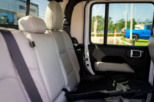 Used 2022 Bright White Clearcoat Jeep High Altitude image 9