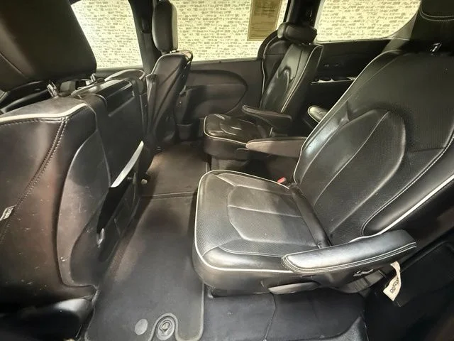 Used 2022 Bright White Clearcoat Chrysler Limited image 15
