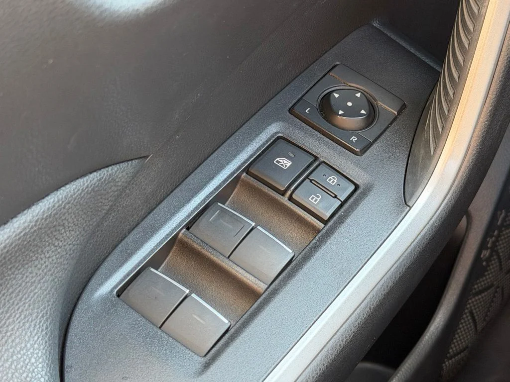 Used 2023  Toyota XLE Premium image 19