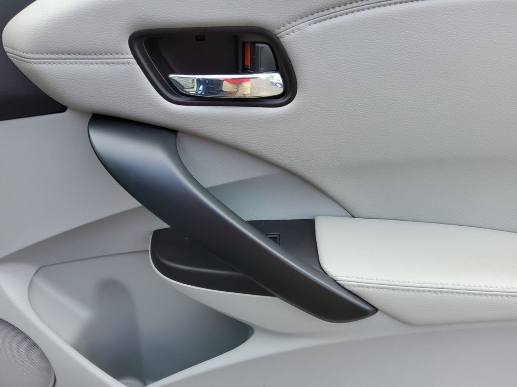 Used 2018  Acura Technology Package image 15