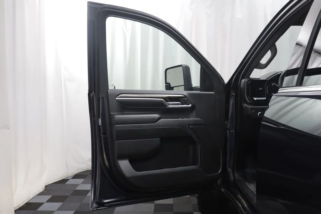 Used 2024 Titanium Rush Metallic GMC SLE image 5