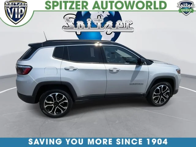 Used 2024 Silver Jeep Limited image 10