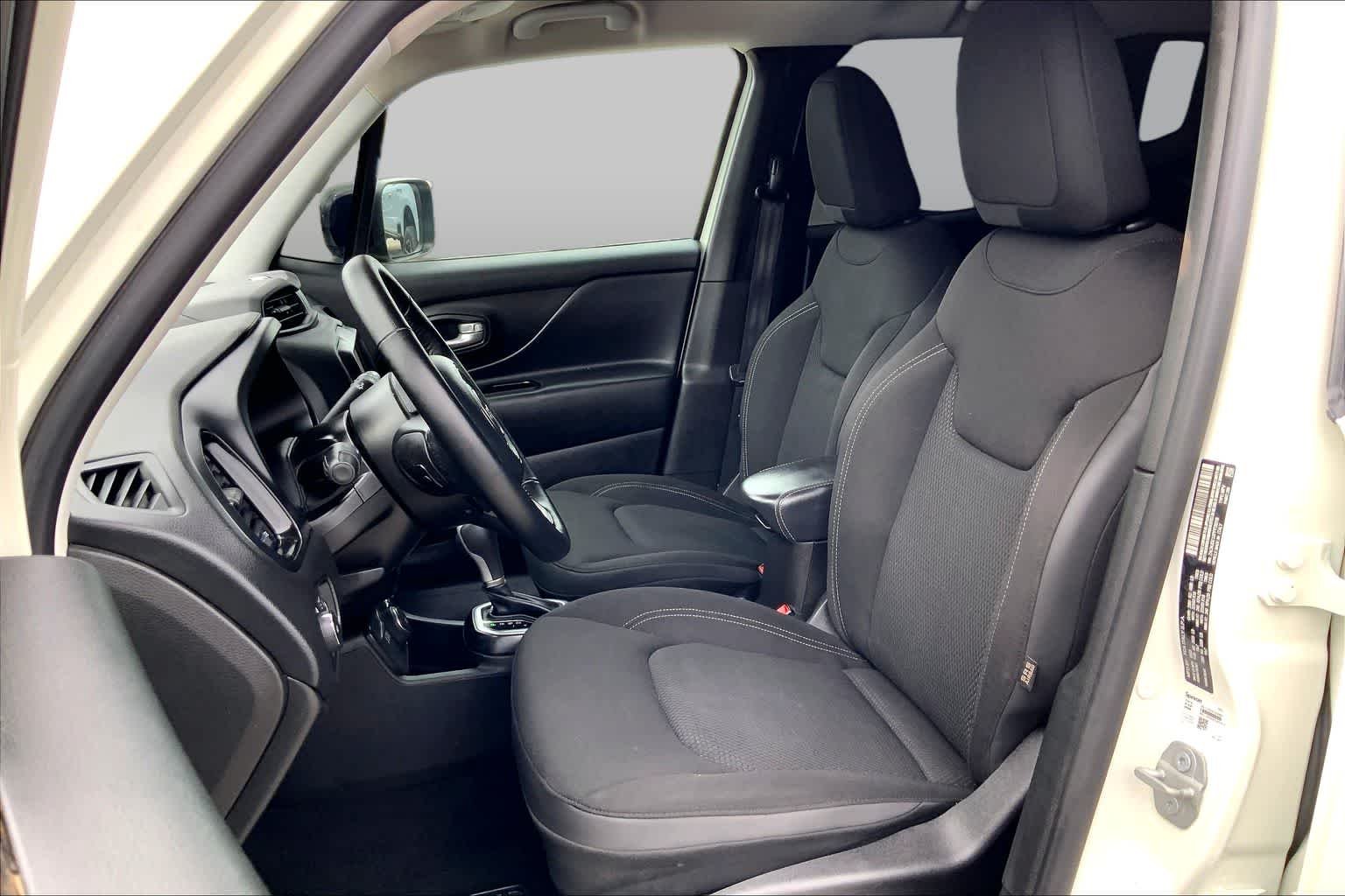 Used 2023 Alpine White Clearcoat Jeep Altitude image 8