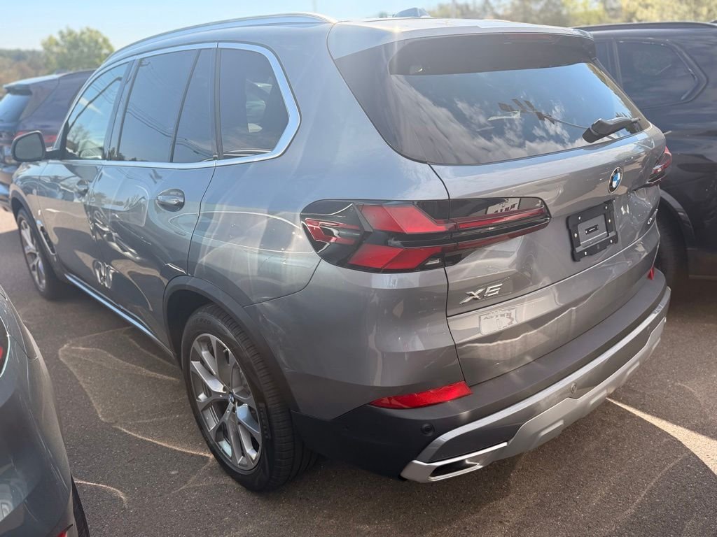 New 2026 Skyscraper Grey Metallic BMW xDrive40i image 2
