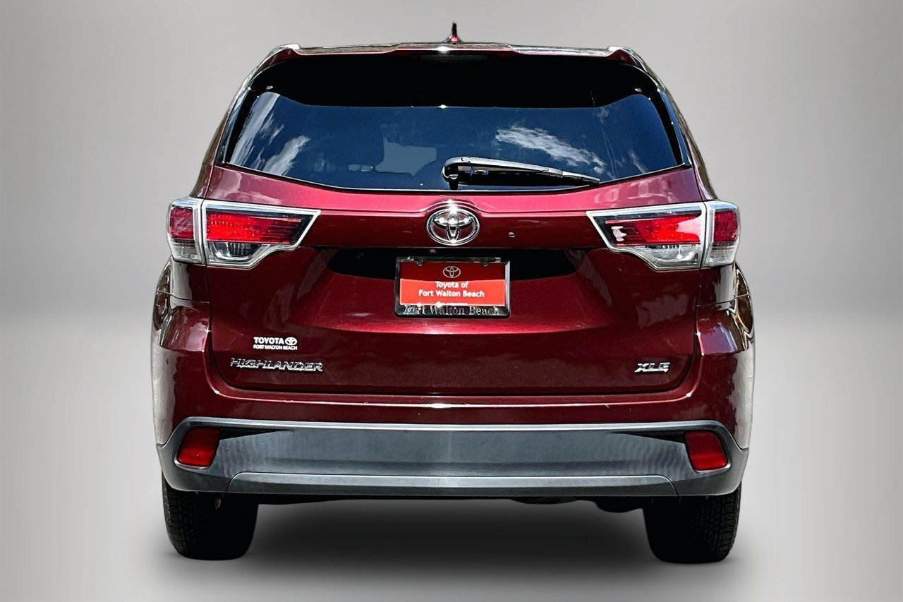 Used 2016 Red Toyota XLE V6 image 6