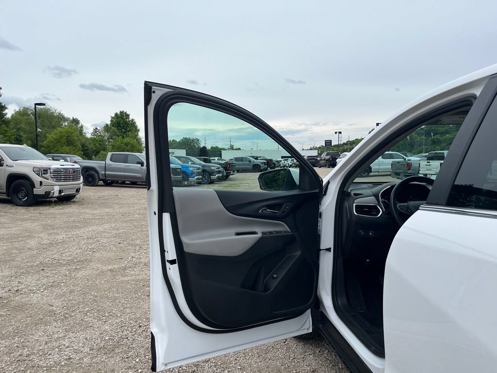 Used 2024 Summit White Chevrolet LT image 16