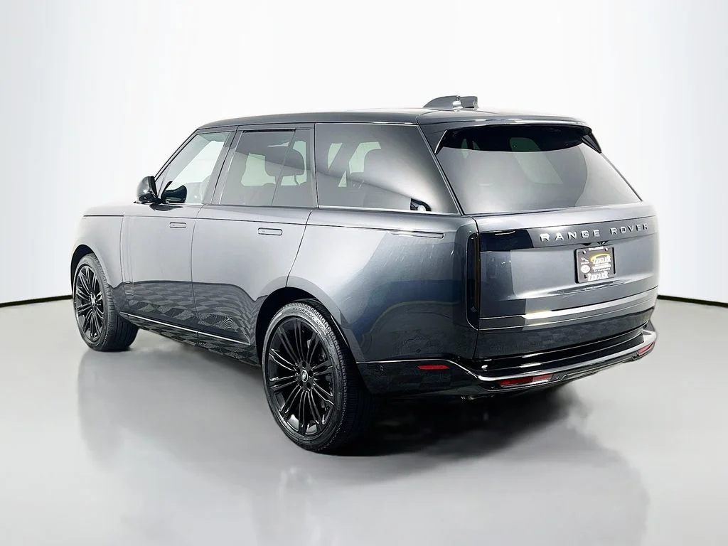 Used 2025 Carpathian Grey Prem Met Land Rover SE image 7