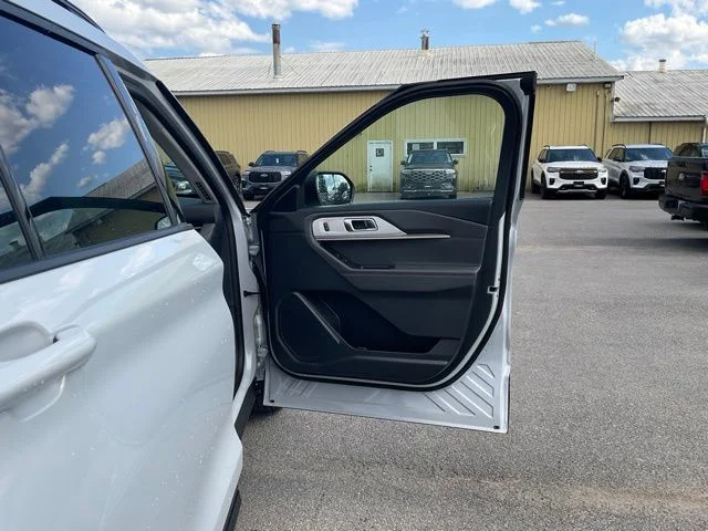 New 2026 Space White Metallic Ford Active image 39