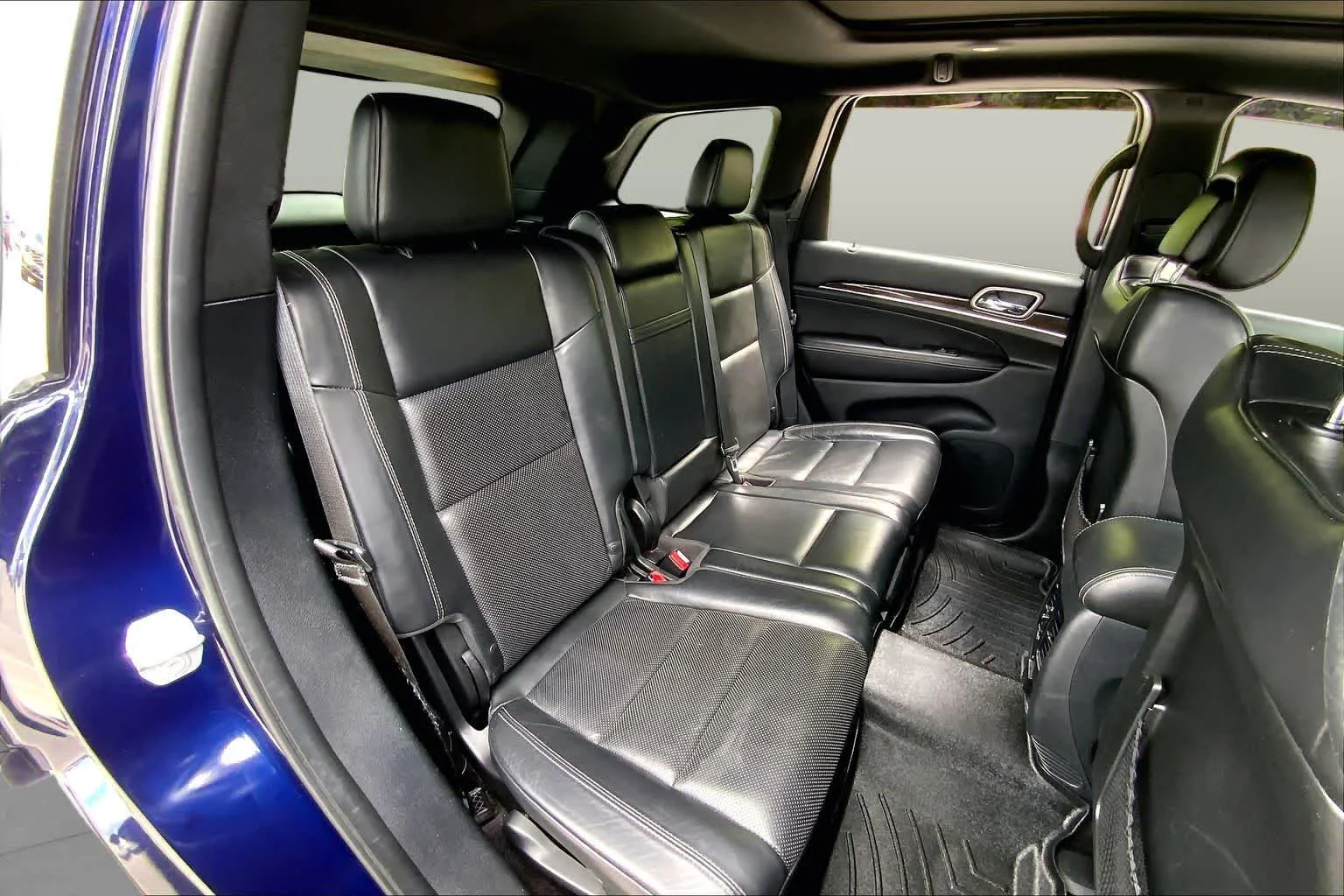 Used 2017 True Blue Pearlcoat Jeep Overland image 20
