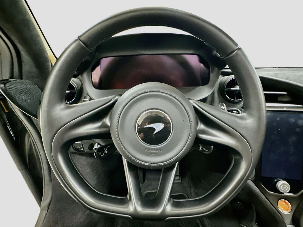 Used 2025  McLaren  image 12