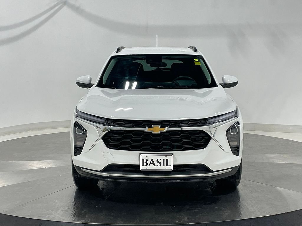 Used 2025 White Chevrolet LT image 9