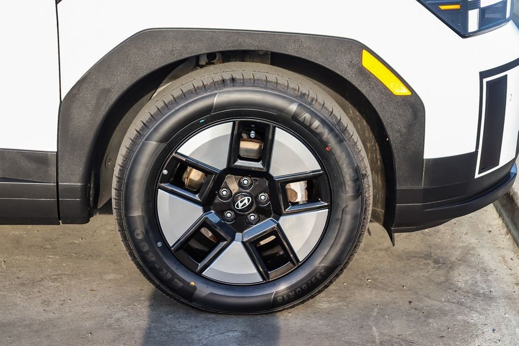 Used 2025 White Hyundai SEL image 11
