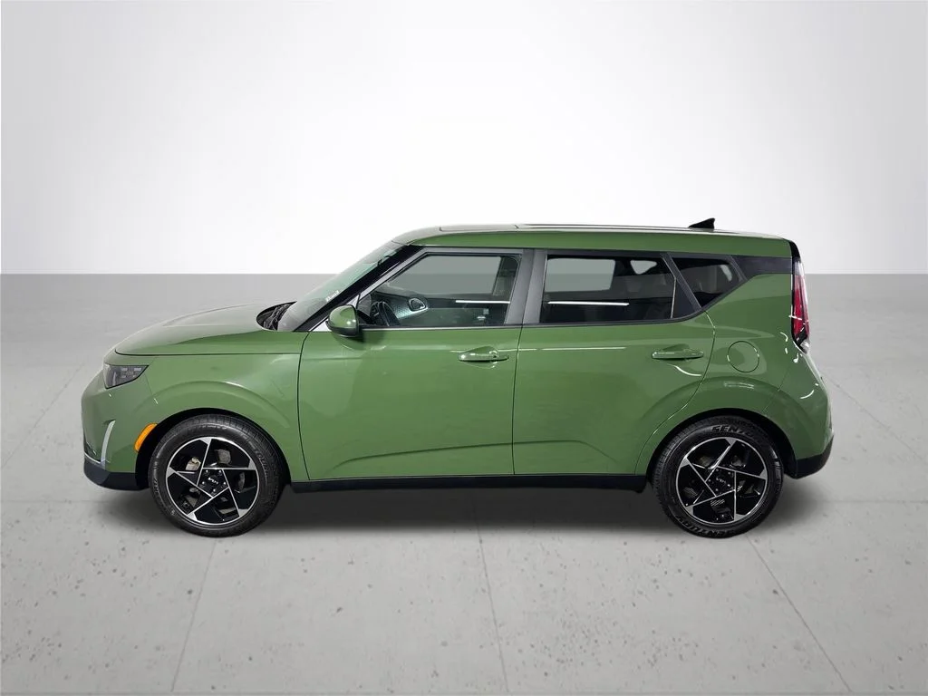 Used 2023 Green Kia EX image 9