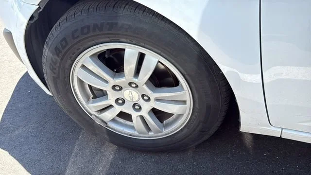 Used 2015 SUMMIT WHITE Chevrolet LT image 5