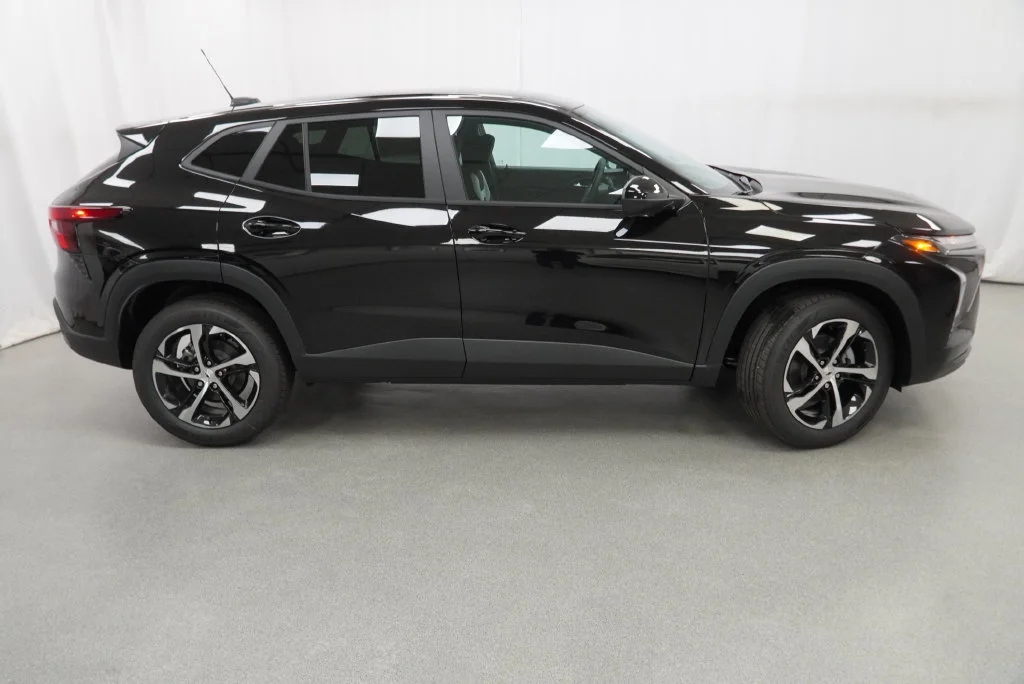New 2026 Mosaic Black Metallic Chevrolet 1RS image 13