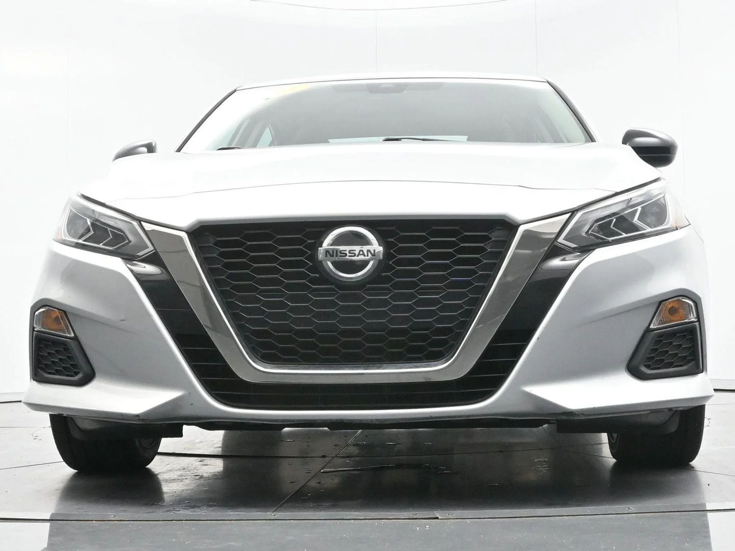 Used 2020 Brilliant Silver Metallic Nissan 2.5 SR image 41