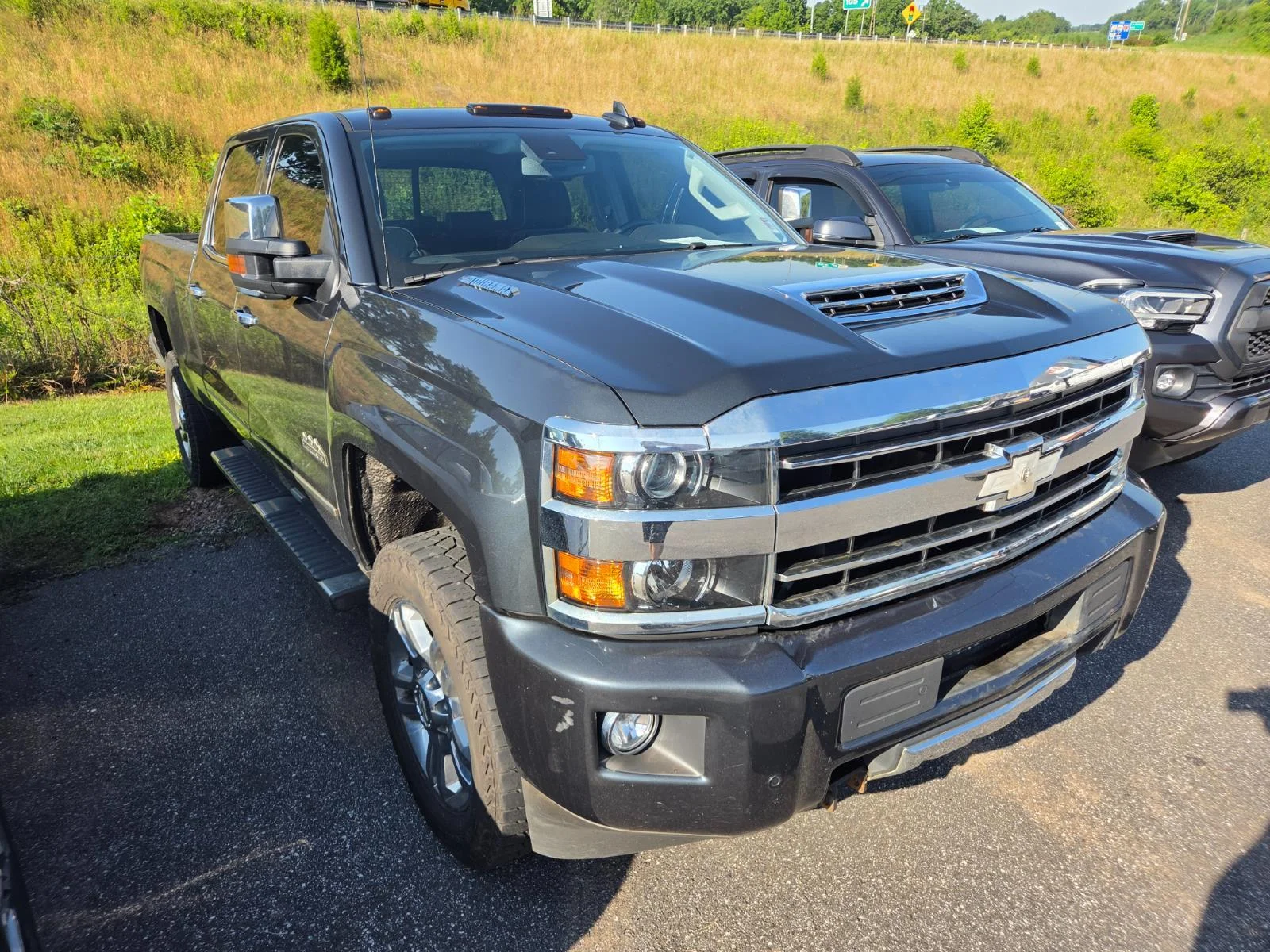 Used 2018 GRAPHITE METALLIC Chevrolet High Country image 3