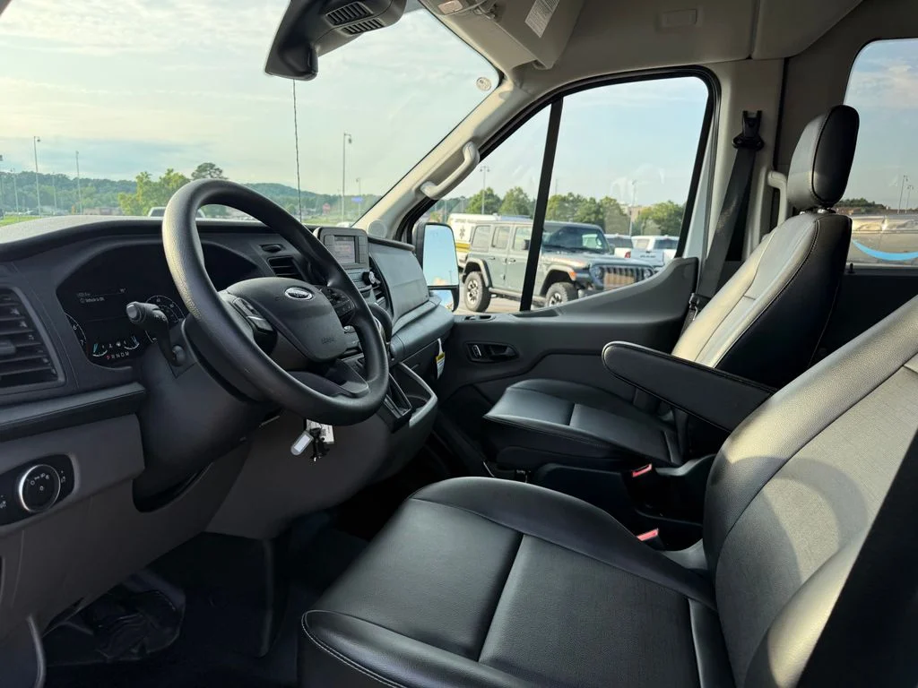Used 2025 White Ford XL image 3