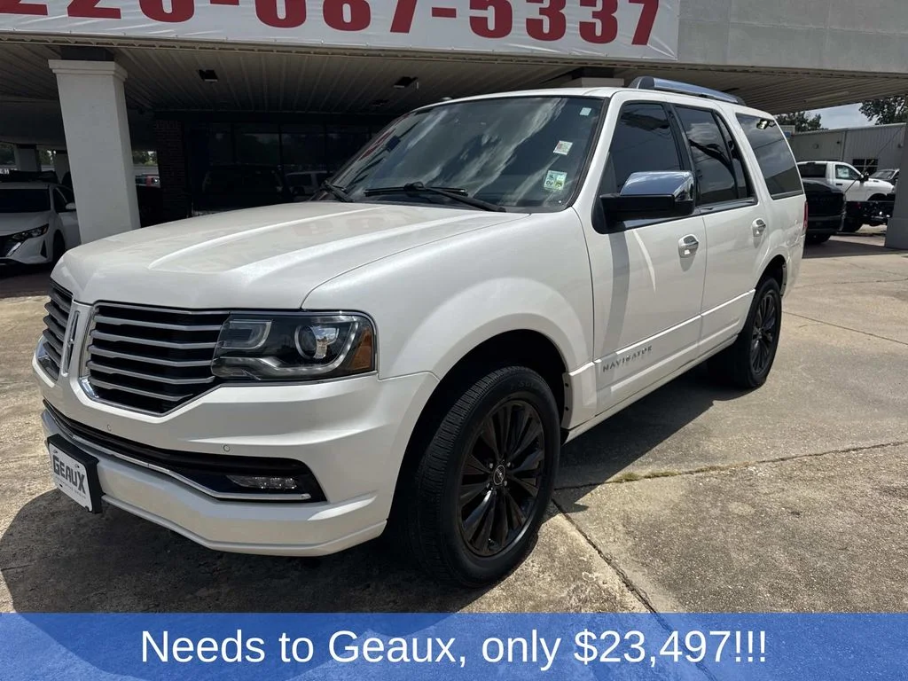 Used 2017 White Lincoln Select image 2