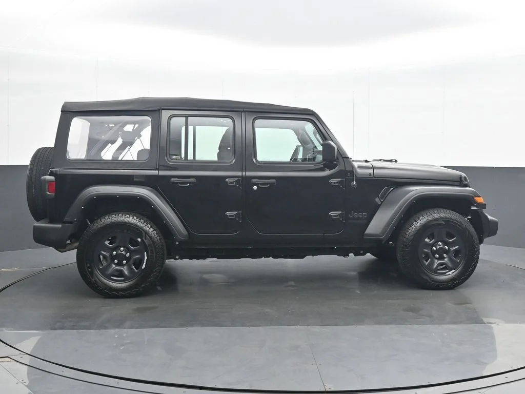Used 2022 Black Jeep Unlimited Sport image 7