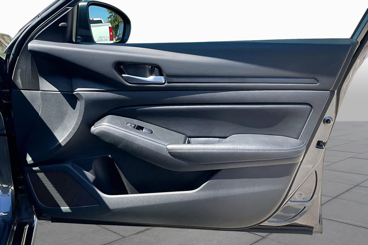 2025 Nissan Altima SV - Photo 23