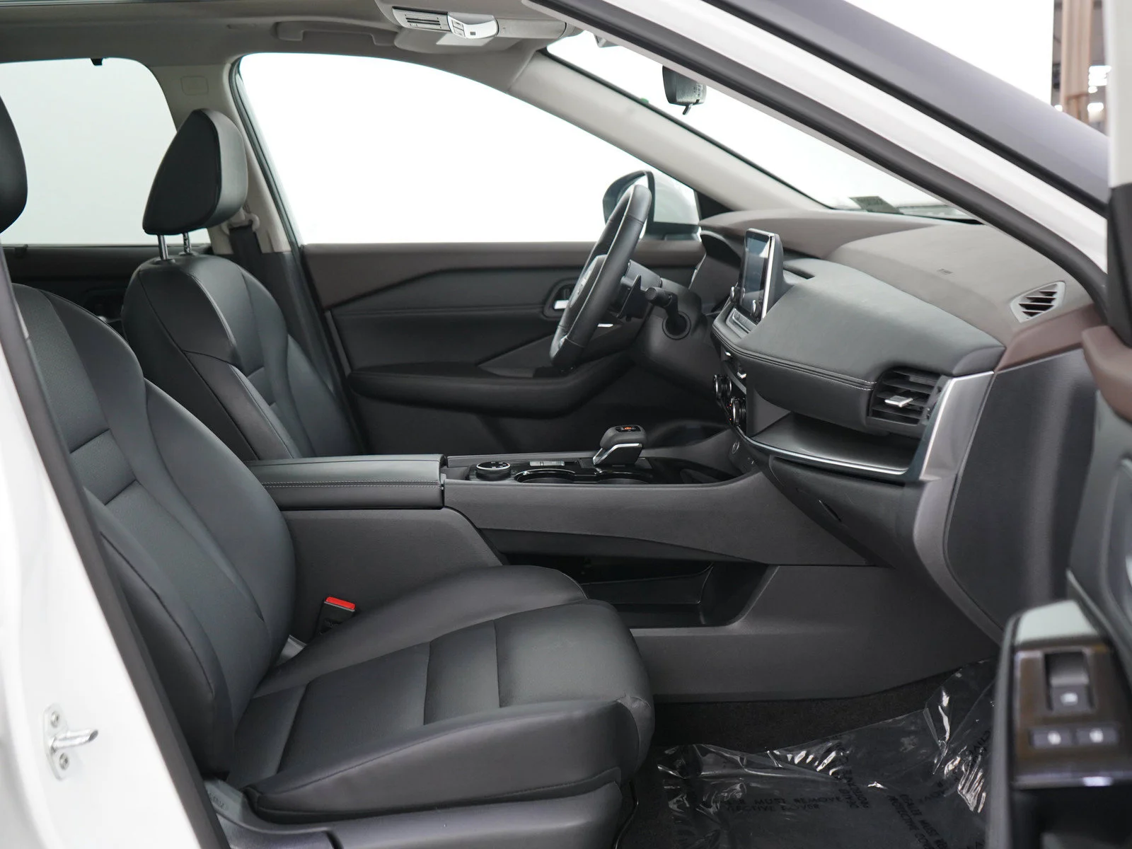 Used 2023 Pearl White Tricoat Nissan SV image 11