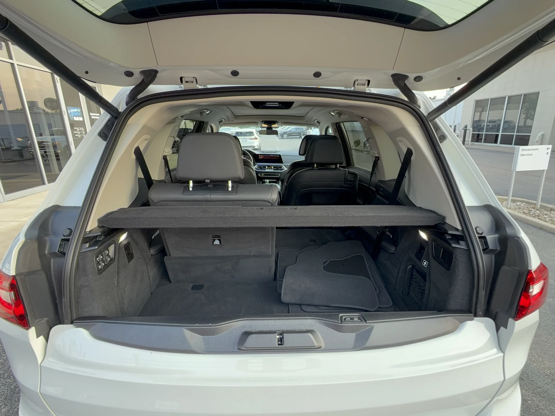 Used 2022 Alpine White BMW xDrive40i image 5
