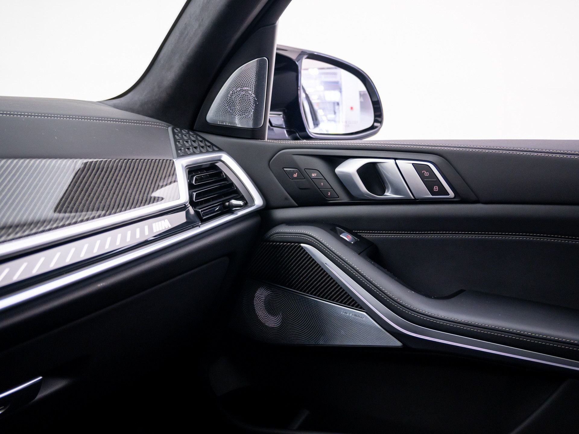Used 2025 Gray BMW M60i image 33