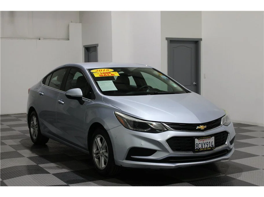 Used 2018 Arctic Blue Metallic Chevrolet LT image 3