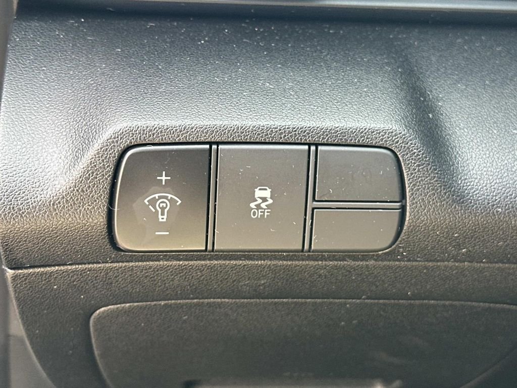Certified Used 2025 White Hyundai SEL Sport image 28