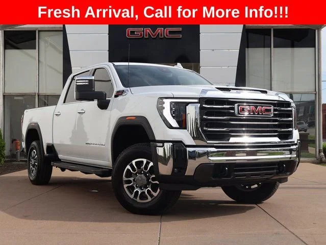 2025 GMC Sierra 4WD Crew Cab Standard Box SLT's photo