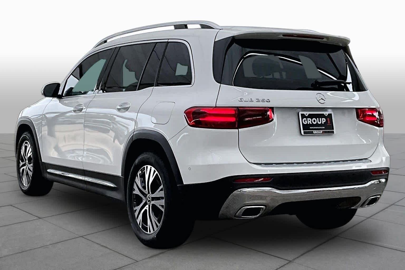 Certified Used 2025 Polar White Mercedes-Benz GLB 250 image 12