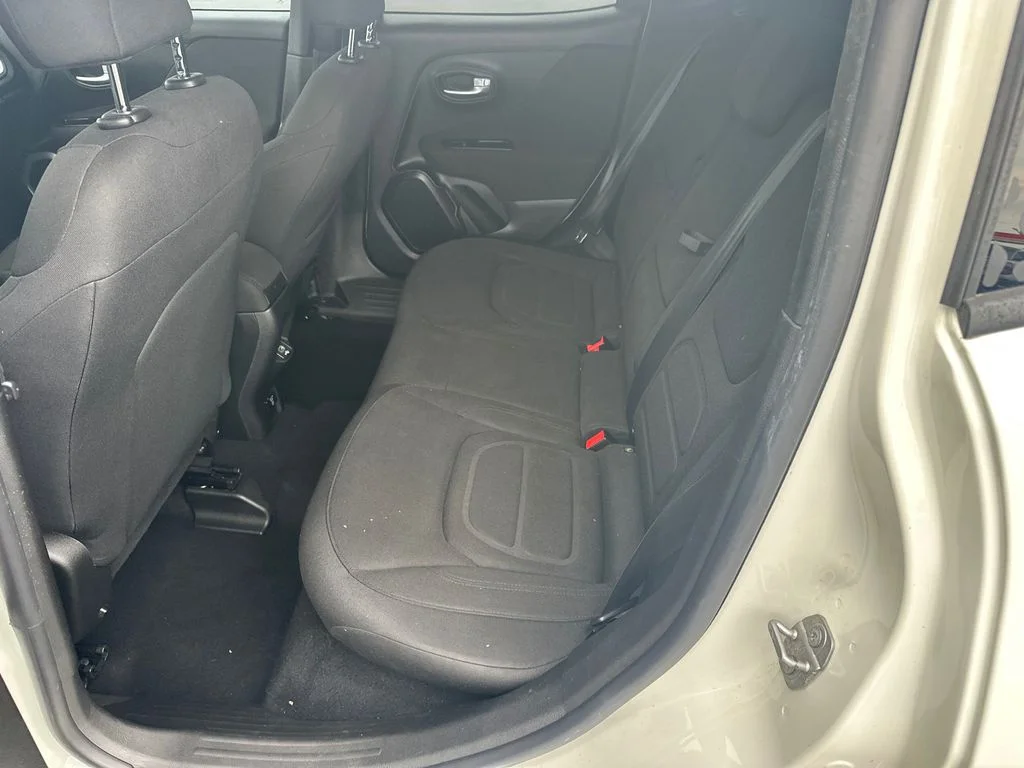 Used 2019 White Jeep Latitude image 20