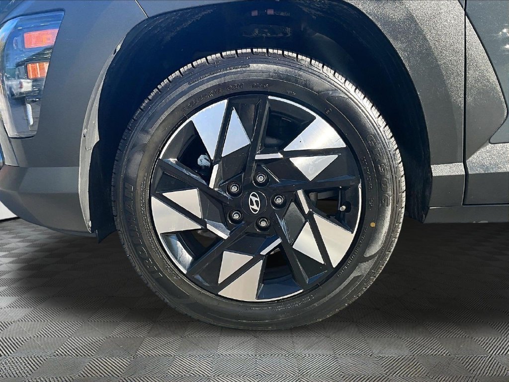 Used 2024 Gray Hyundai SEL image 7